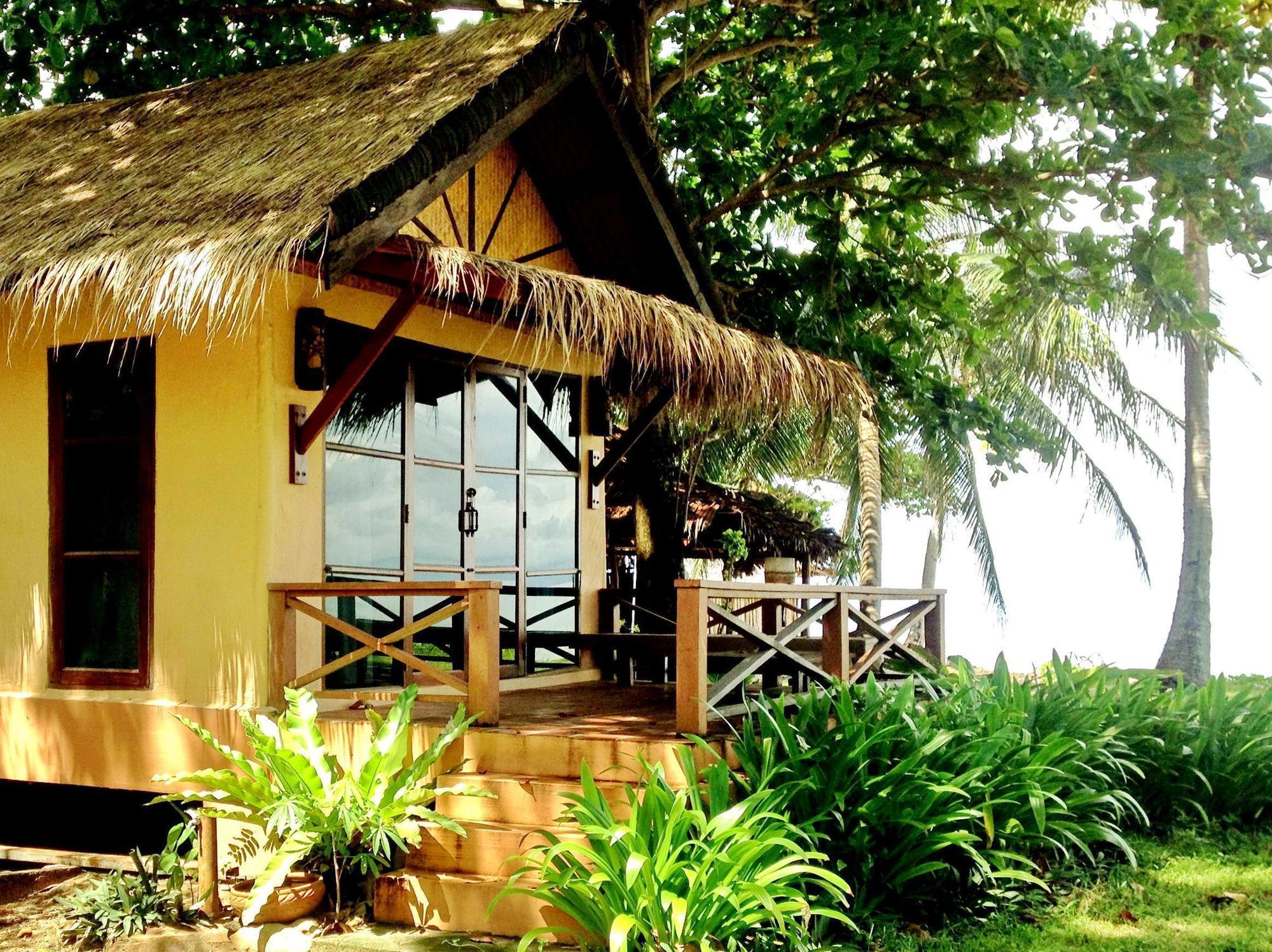 Nautilus Right On The Beach Resort Koh Lanta Exterior photo
